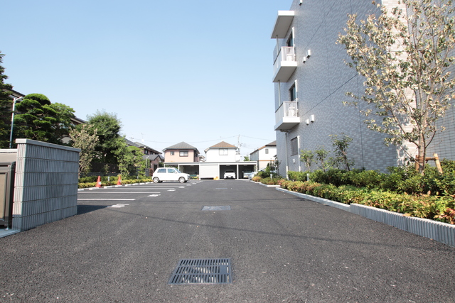 駐車場　★敷地内駐車場★（空き状況・使用料等詳細はご確認下さい）