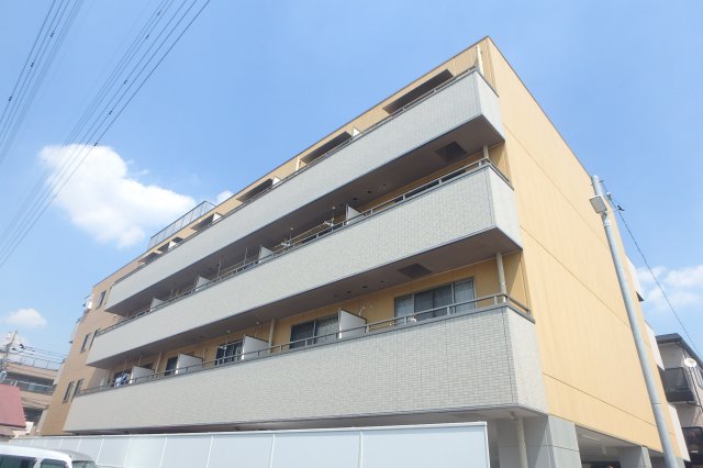 建物外観　2013年完成オートロック完備♪