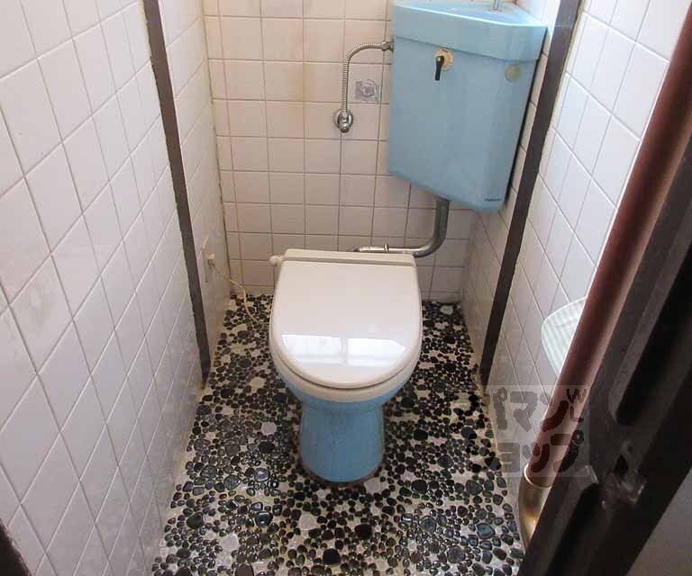 トイレ　レトロな雰囲気のトイレです