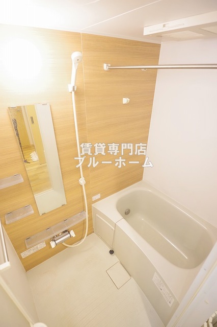 バス・シャワールーム　追い焚き機能付きのお風呂です！