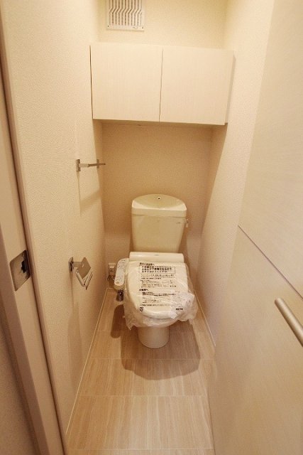 トイレ　同物件別号室の写真です。