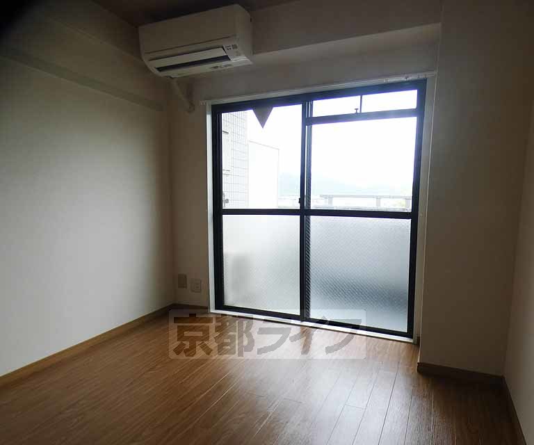 居室・リビング　落ち着いた雰囲気のお部屋です