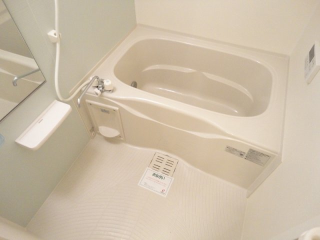 バス・シャワールーム　落ち着いた空間のお風呂です