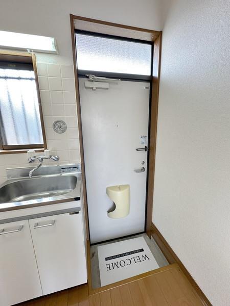 玄関　同タイプ別室の写真です