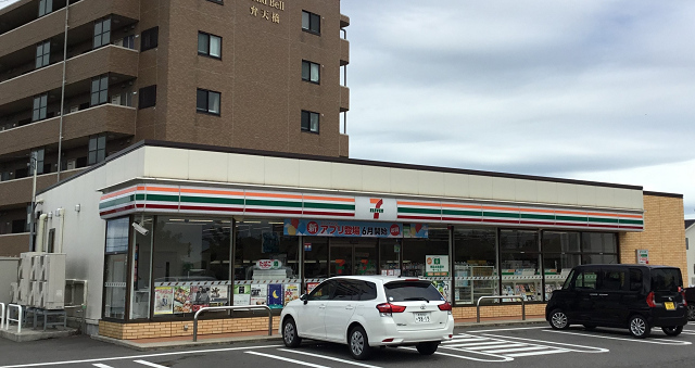 コンビニ　セブンイレブン新潟弁天橋店（コンビニ）まで393m