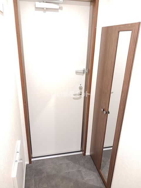 ラーク見川 Aの玄関写真