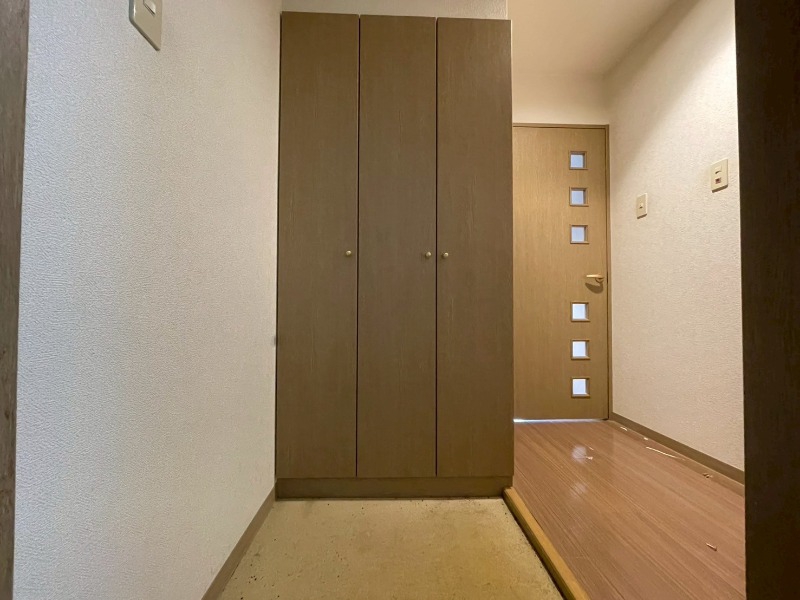 玄関　玄関の様子です。明るい印象ですね。気分もあがりそう。