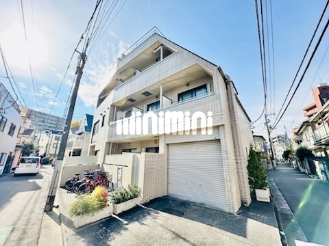 建物外観　オートロック付きの鉄筋コンクリートマンション