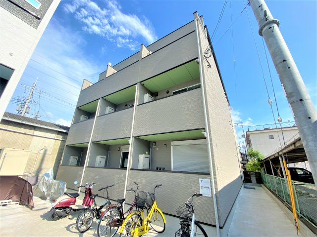 建物外観　グラスハウス