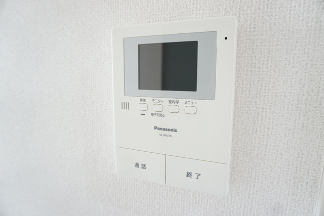 セキュリティ　★モニター付きインターホンで室内にいながら来客対応が出来ます