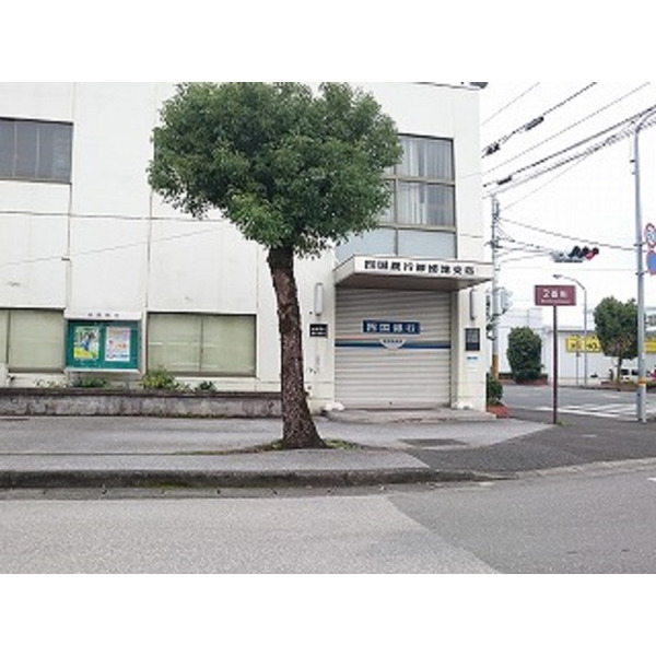 銀行　四国銀行卸団地支店（銀行）まで695m