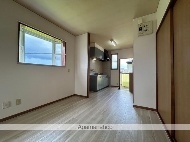 ガーデンR6の居間写真