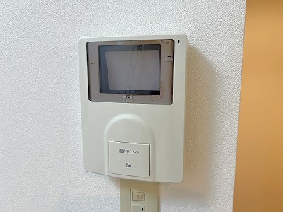 セキュリティ　モニター付インターホンで来訪者の確認が出来ます