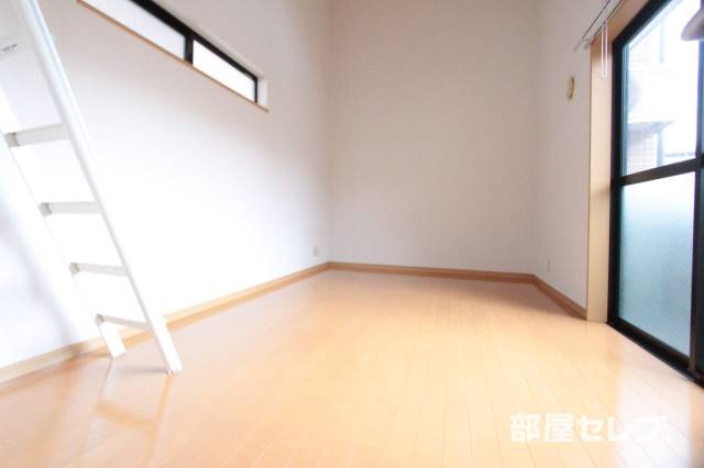 居室・リビング　内装のきれいなお部屋です