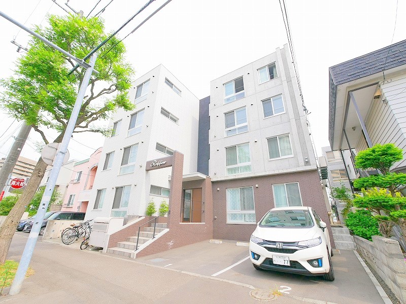 建物外観　東西線「新さっぽろ」駅より徒歩４分の好立地物件です♪
