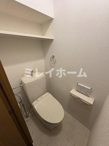 トイレ　同建物内、別のお部屋の参考写真になります。