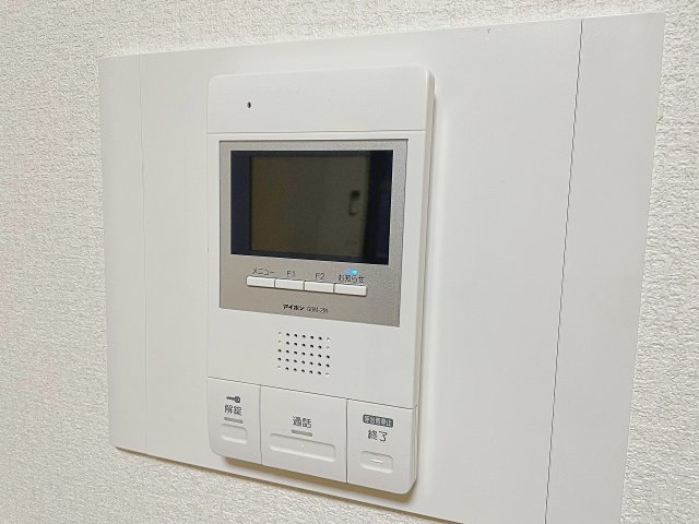 セキュリティ　カメラ付きインターホンがあるので安心です