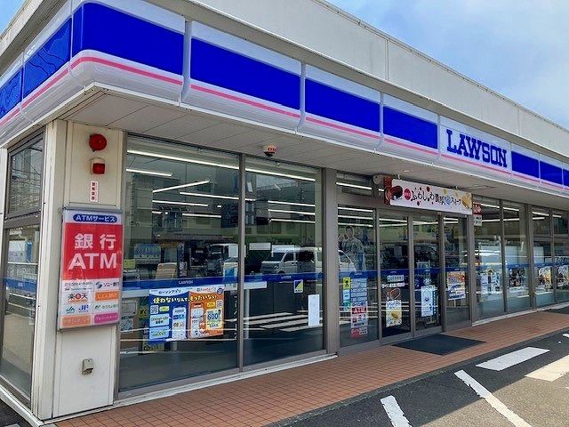 コンビニ　ローソン鹿児島上荒田店（コンビニ）まで70m