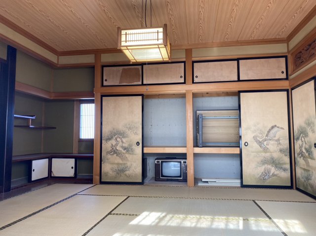 白鷹町荒砥貸家の居間写真