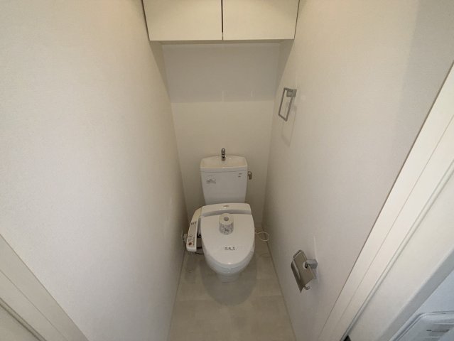 トイレ　同物件別部屋写真