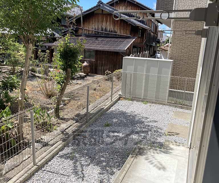 バルコニー　戸建ならではの広い庭です！