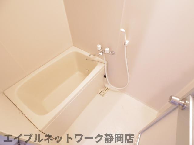 バス・シャワールーム　落ち着いた空間のお風呂です