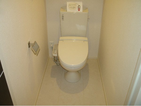 ＪＲ総武本線 四街道駅 徒歩12分 2階建 築12年のトイレ写真