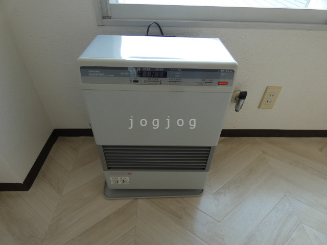 その他設備　冬はあったか石油ストーブです。