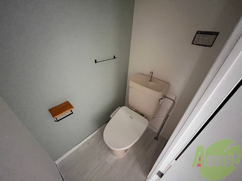 トイレ　トイレはこちらのウォシュレット付きになりますね。