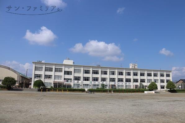 小学校　豊橋市立鷹丘小学校（小学校）まで492m