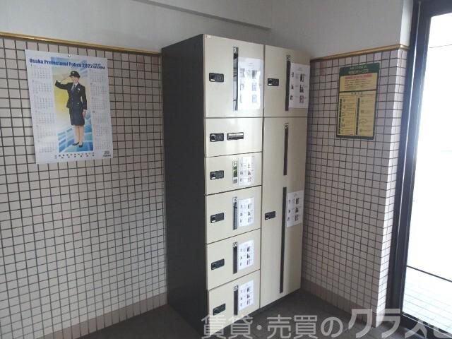エントランス　留守中の荷物の受取は宅配ＢＯＸで♪
