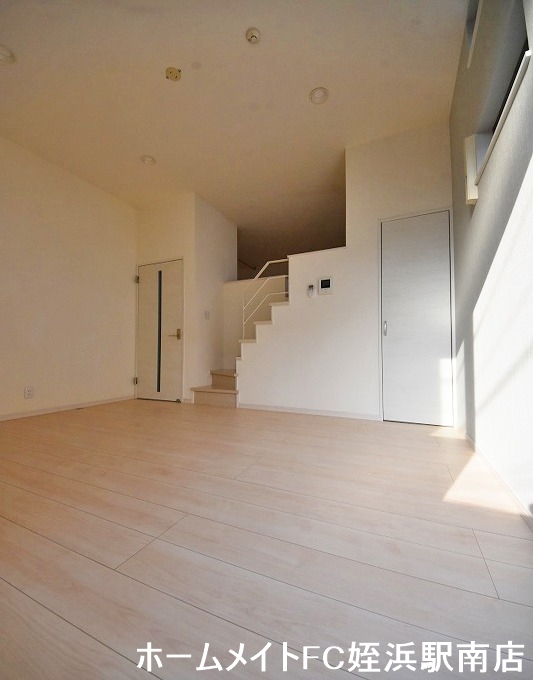 居室・リビング　★角部屋で明るい室内です！★参考写真の為現状優先