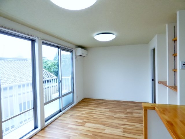 グランコムメゾン南中川の居間写真