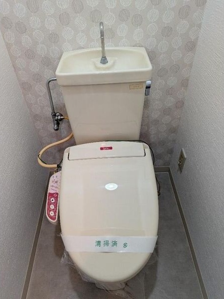 トイレ　嬉しいウォシュレット付きのトイレ！便座温かいですよ♪