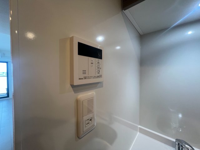 その他設備　給湯機のリモコンです