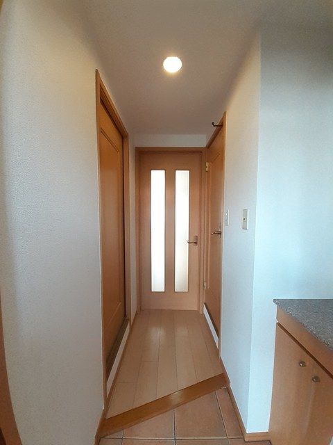 ＪＲ相模線 上溝駅 徒歩11分 3階建 築21年の玄関写真