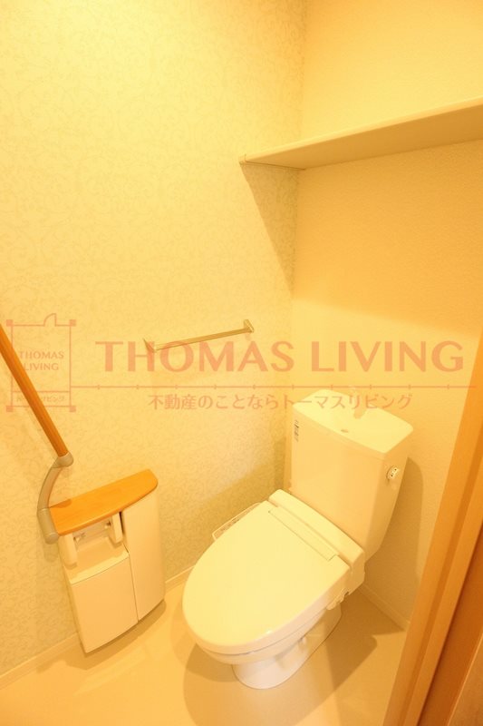 トイレ　上部収納棚など小物収納も充実！