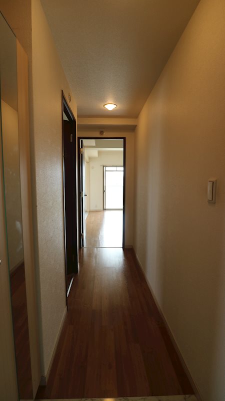 玄関　※別部屋参考写真
