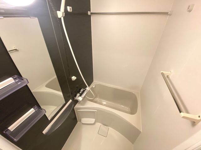 バス・シャワールーム　※部屋毎でカラーに違いがある場合がございます。