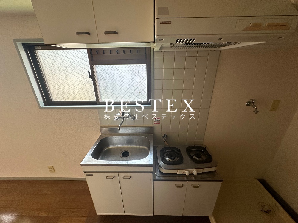 キッチン　※同建物内・別タイプの参考写真です。
