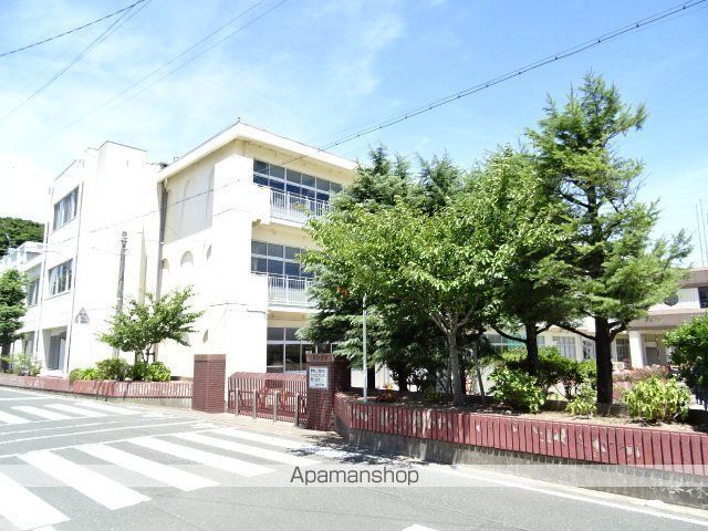 小学校　湖西市立新居小学校（小学校）まで583m