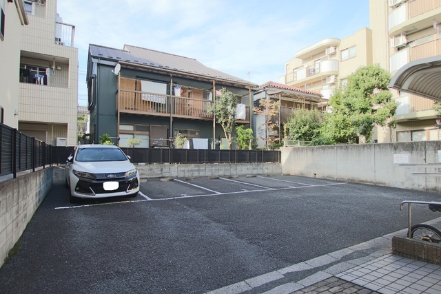駐車場　★敷地内駐車場★（空き状況・使用料等詳細はご確認下さい）