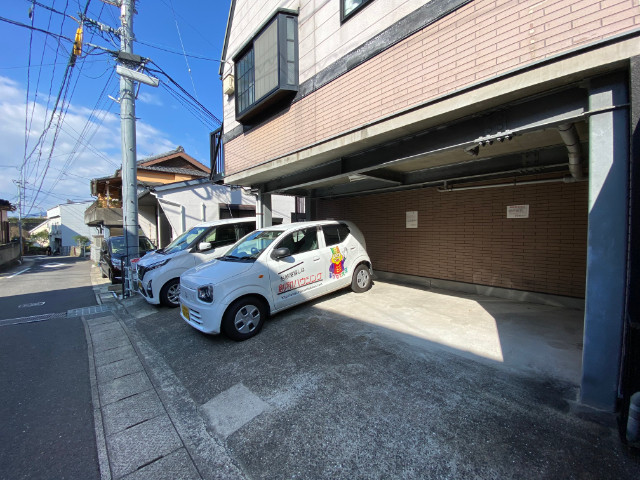 【ロイヤルハイツ上小島の駐車場】