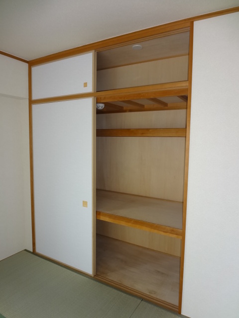 収納　収納押入天袋付