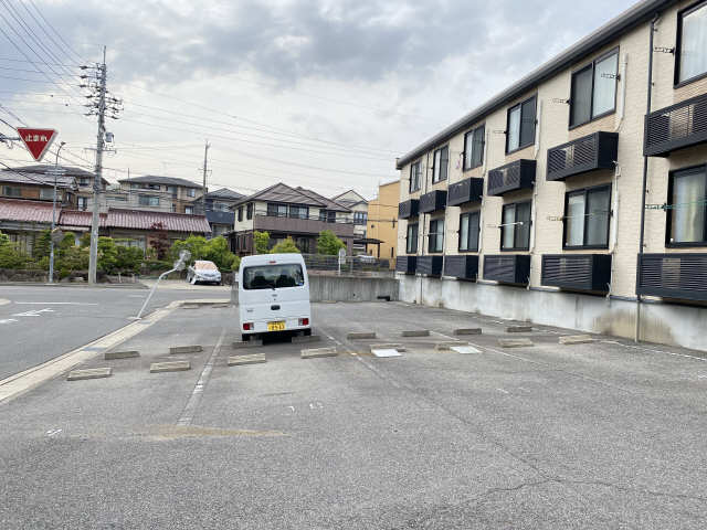 【レオパレスアトリウムの駐車場】