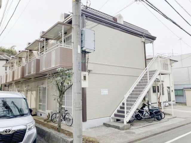 神奈川県横浜市港北区岸根町（アパート）の賃貸物件の外観