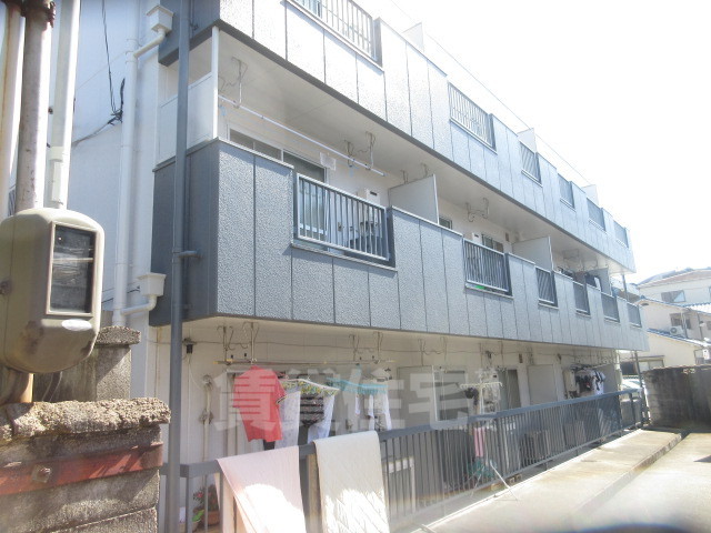 茨木市駅前のマンションの建物外観
