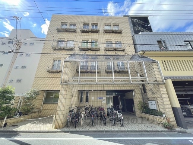 京都市下京区矢田町のマンションの建物外観