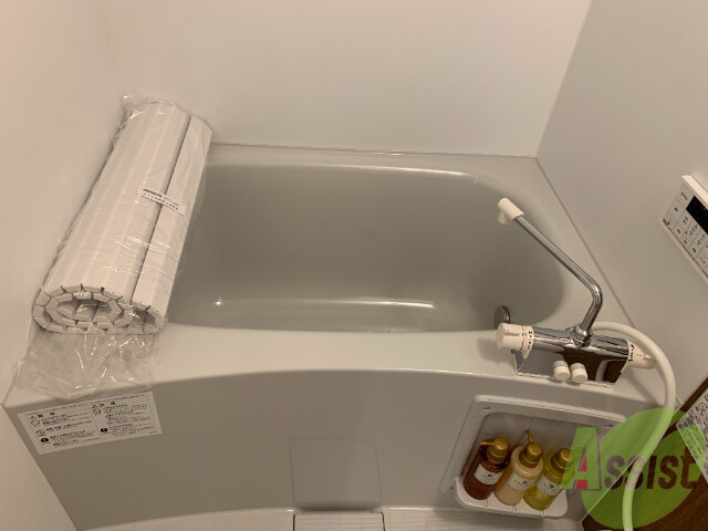 バス・シャワールーム　追い焚き機能付きですのでいつでも温かいお風呂に入れます。
