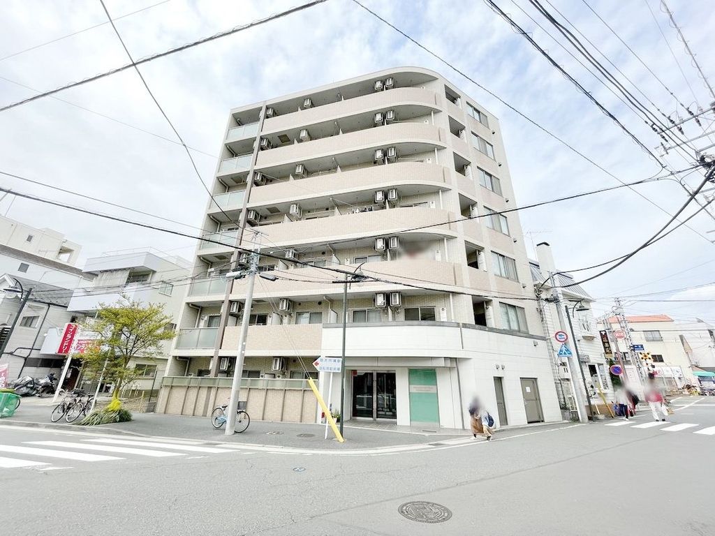 横浜市鶴見区市場大和町のマンションの建物外観